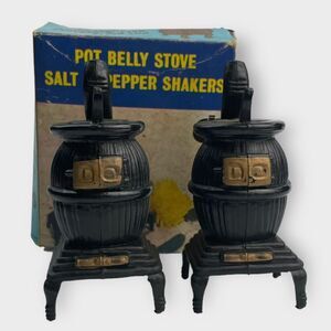 VTG Black Pot Belly Stove Plastic Salt & Pepper Shakers Original Box Miniature